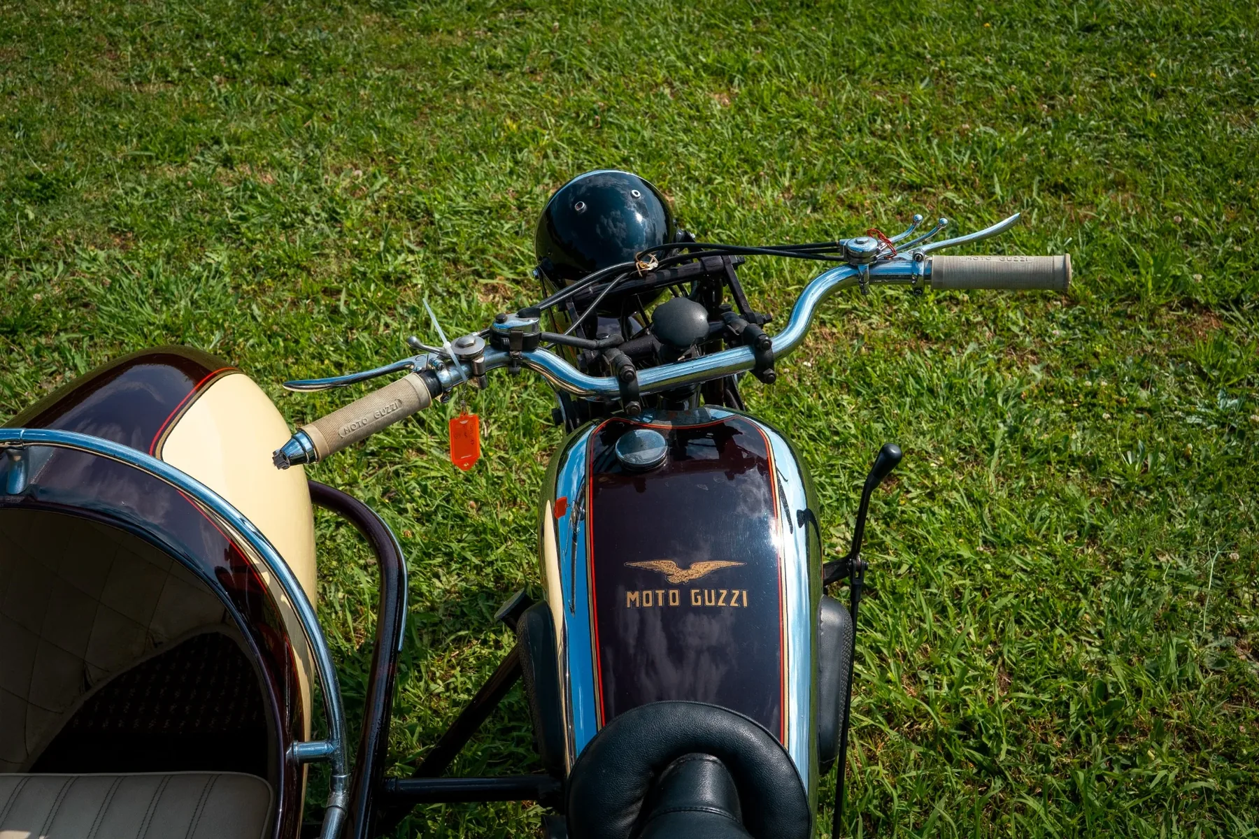 Dettaglio meccanico Moto Guzzi restaurata